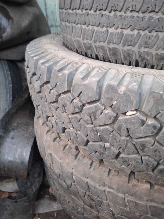 Резина на Камаз 280×508.-десятка.