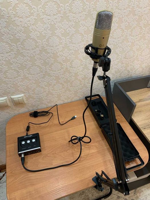 Комплект Микрофон Behringer C-1 + аудиоинтерфейс UM2 + стойка + XLR