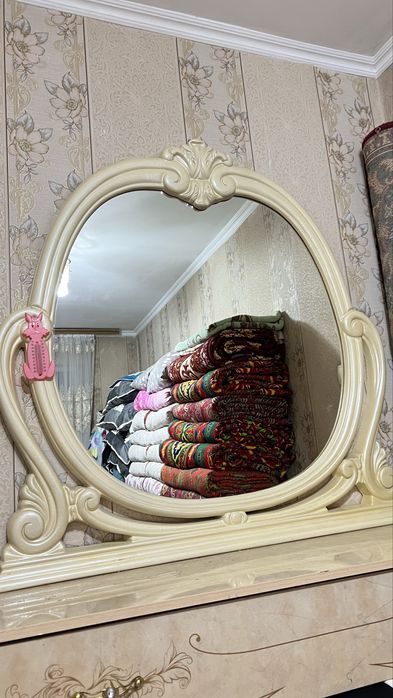 Айна тумбочка и тумбосымен