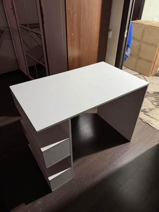 Продам детский стол компютерный