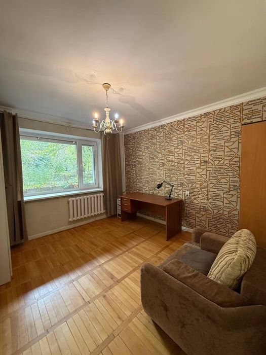 Сдается помесячно 4 комнатная квартира в центре