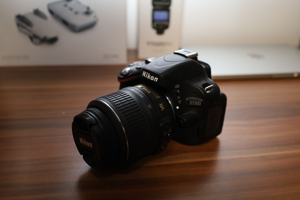Nikon D5100 cu obiectiv Af-S Nikkor 18-55mm