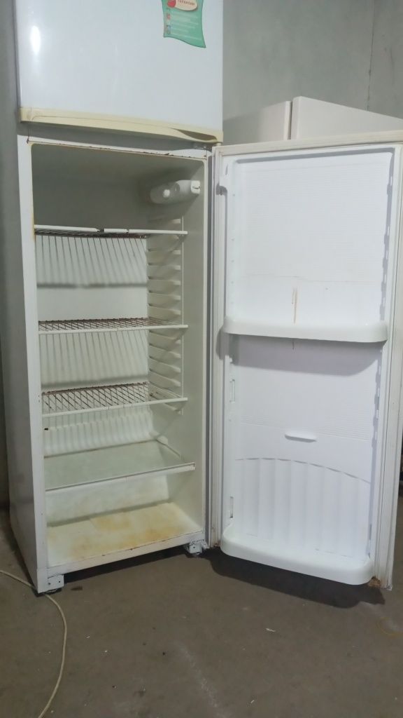 НОРД 2х камерний холодильник.