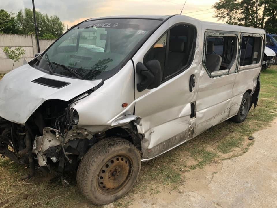 Dezmembrez desfac piese  Opel Vivaro Renault trafic Primastar