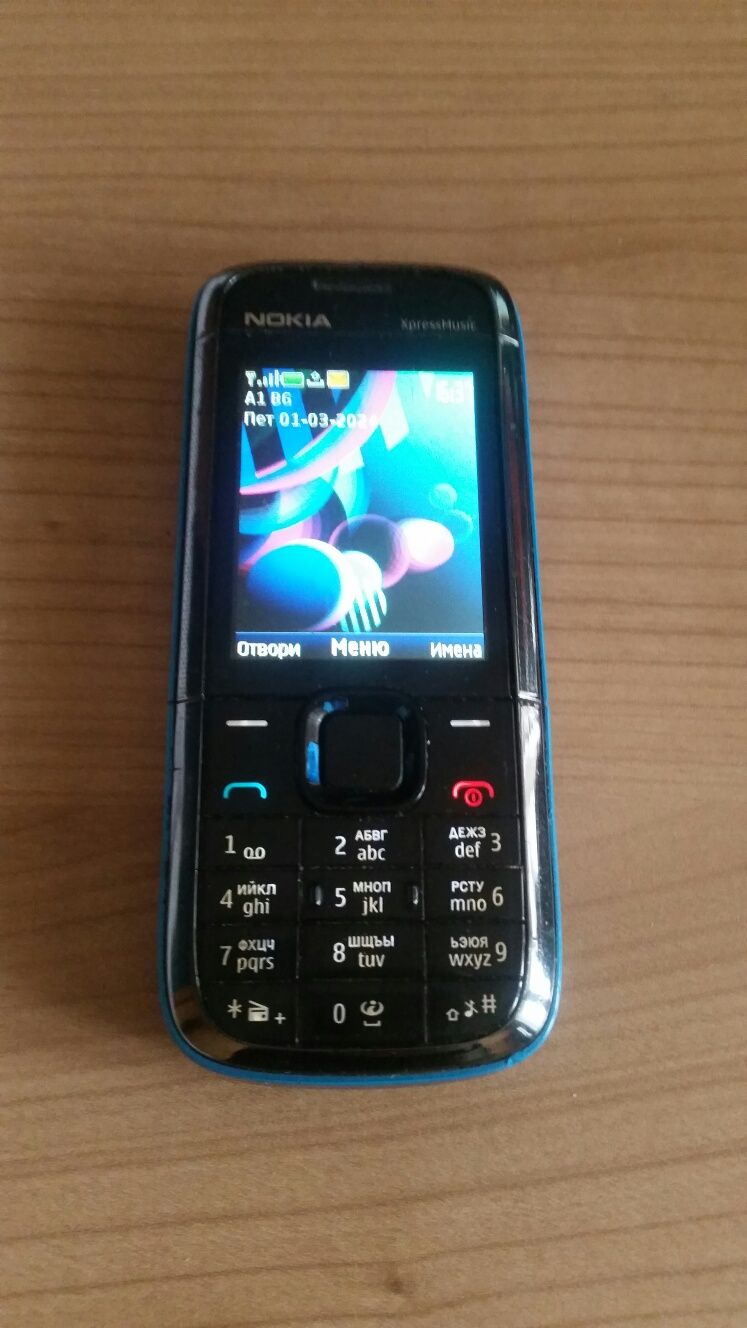 Nokia 5130 с зарядно