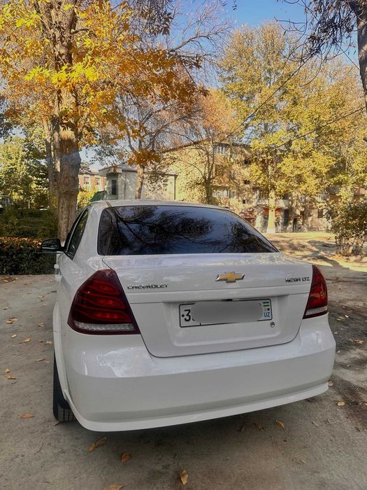 Нексия 3 с бежевым салоном.