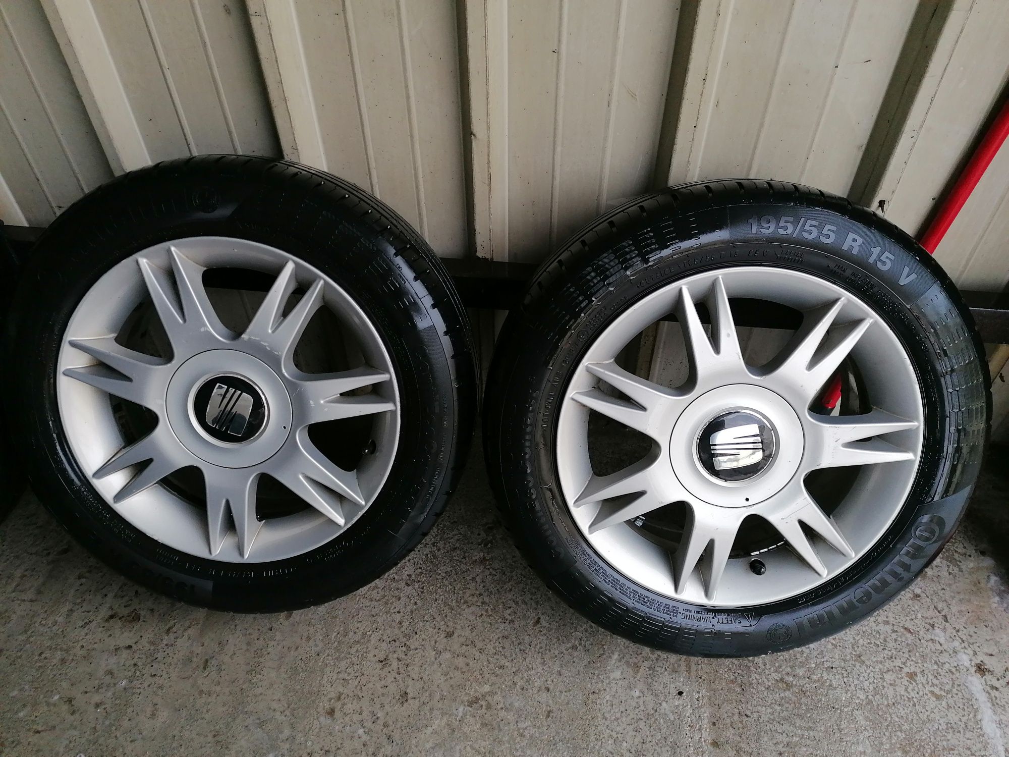 Set 4 roti: jante aliaj 15" + cauciucuri vara Seat 195 55 15
