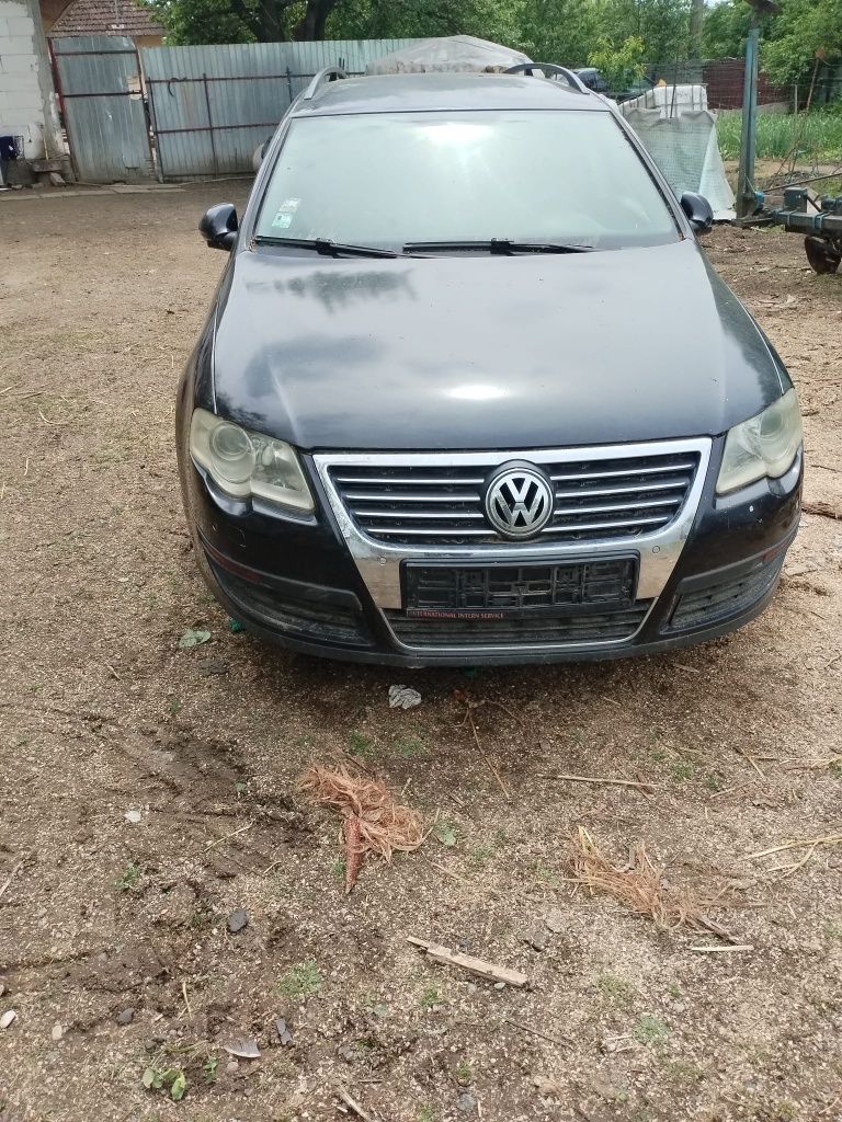 Vând capota vw passat b6 neagra