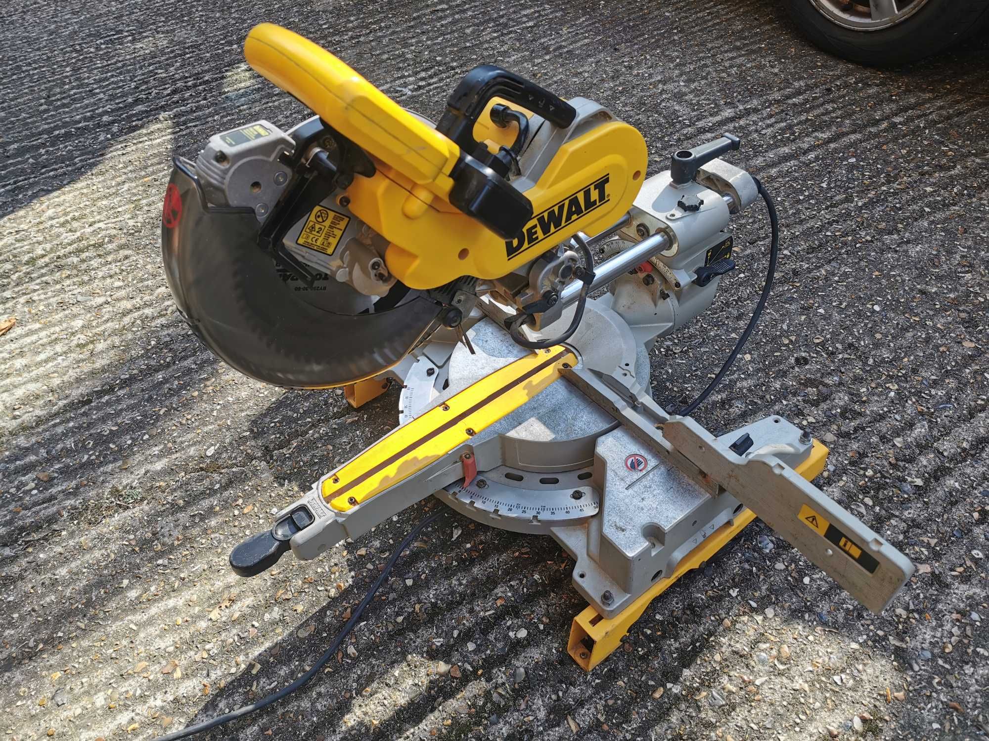 Потапящ Циркуляр пендула Dewalt Dw717 XPS