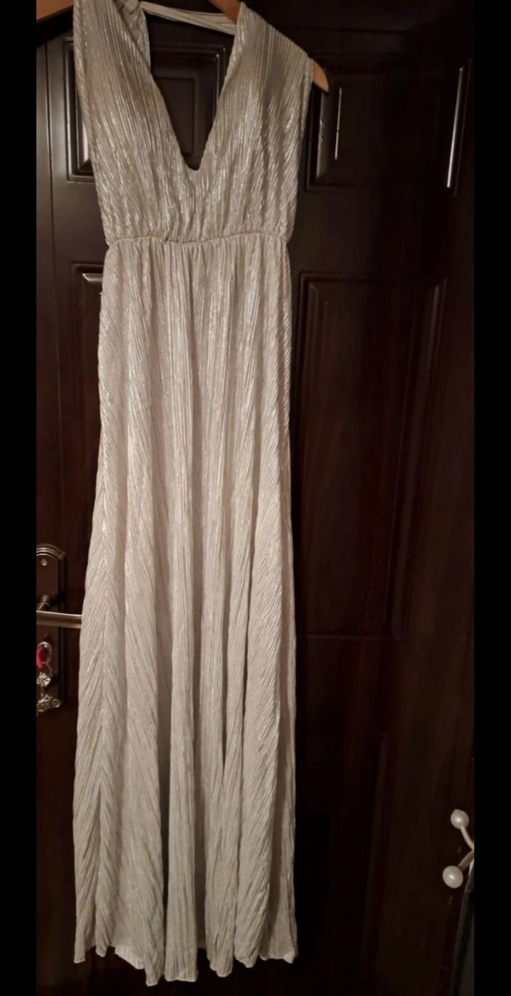 Rochie lunga cu spatele gol