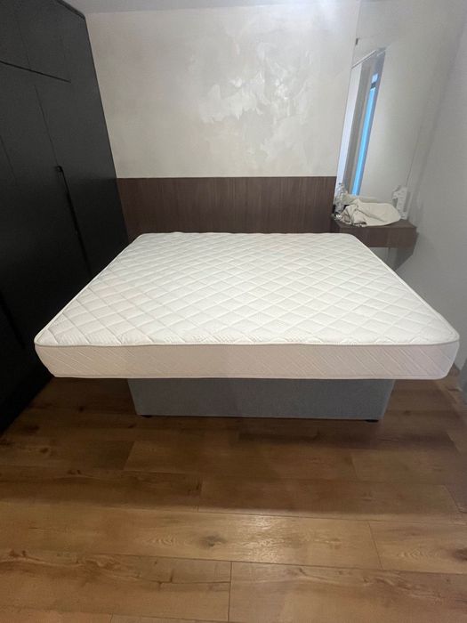 Продавам матрак с размер 1640х1900