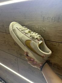 Nike blazer low 77 light bone