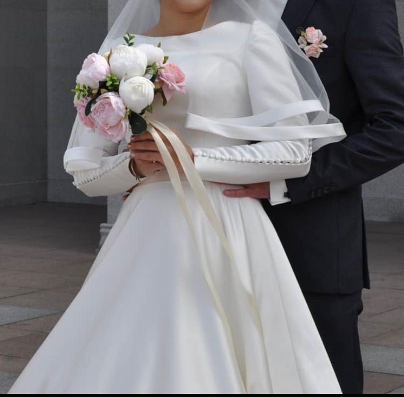 Свадебное платье из королевского атласа