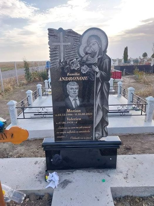 Cruci cripte monumente funerare comstnata