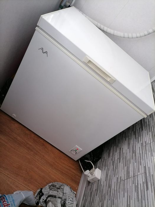 Продам морозильник AVA.