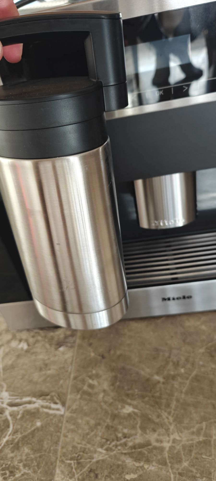 Кафе машина за вграждане Miele
