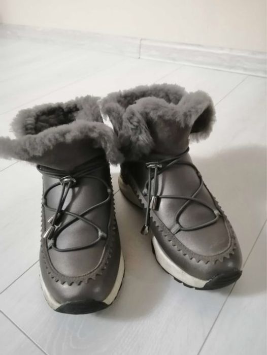 Продам зимние сапожки Ugg