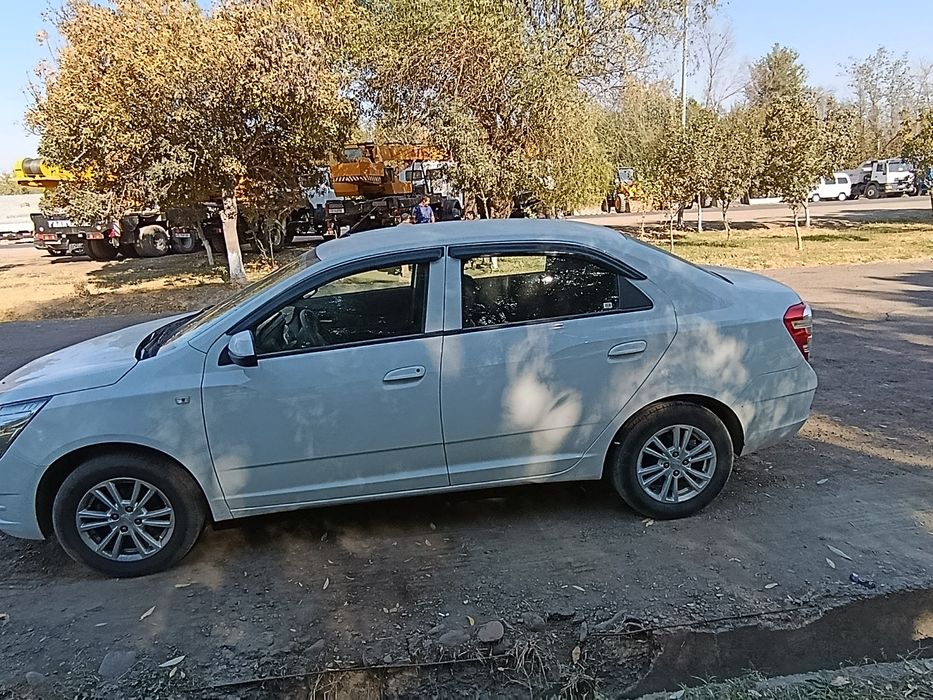 Koblt moshina sotiladi