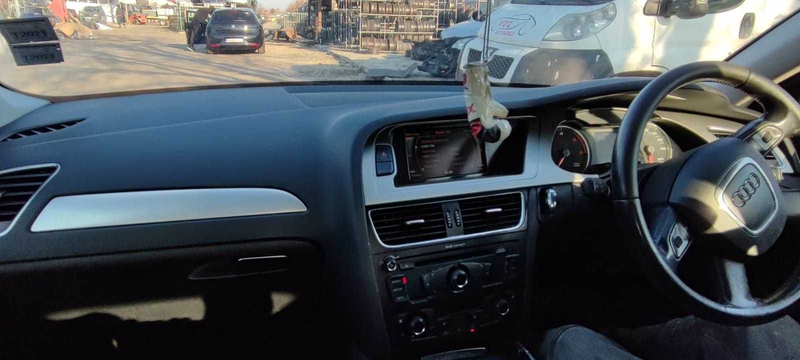 Dezmembrez Audi A4 B8 2.0TDi cod motor CAGA - UK