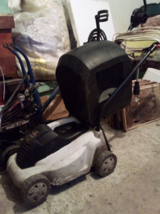 Prelucrarea solului cu motosapa și tăieri de iarbă cu motocoasa și cu