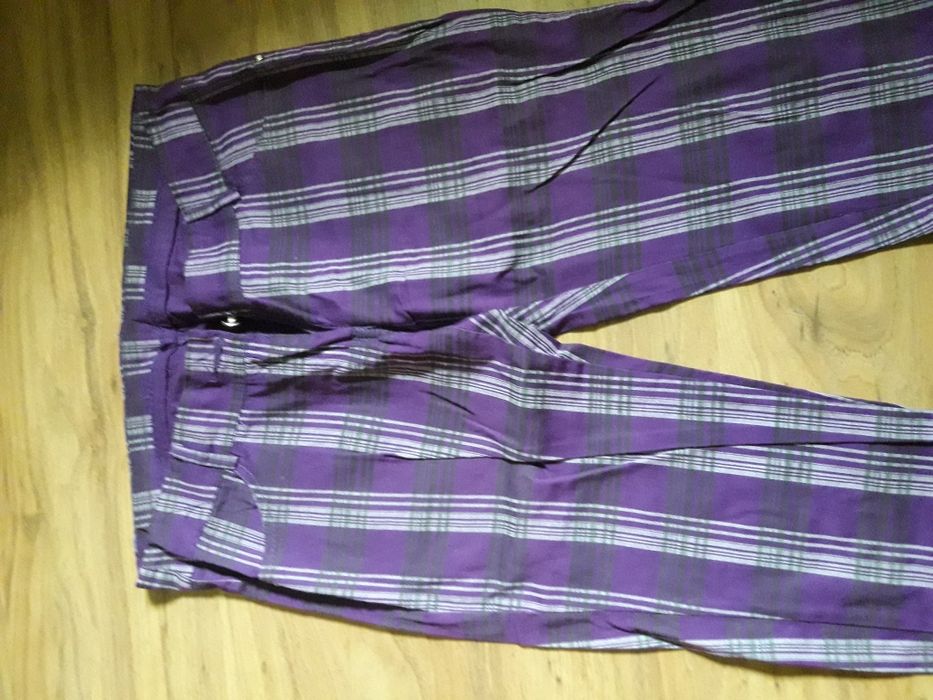 Pantaloni damă în carouri