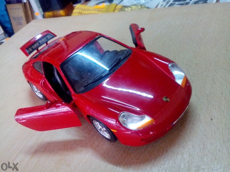 Голям Метален Модел На Porsche Carrera 911 На Burago - 1/24