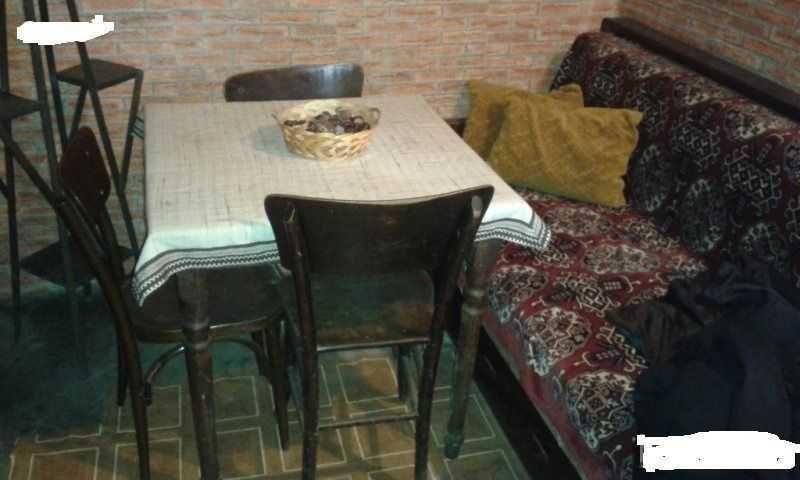 Старинна маса орехова със 4 стола