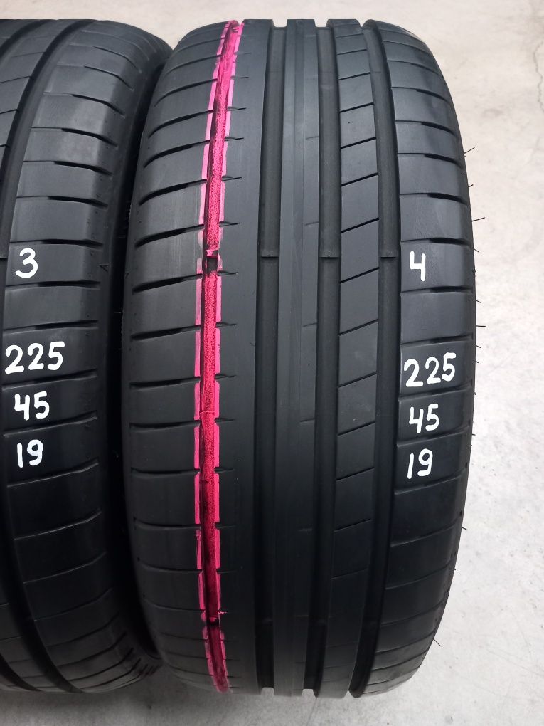 225/45R19 92W 4бр.DUNLOP SPORT MAXX (RSC)  BMW  Неразличи от НОВИ