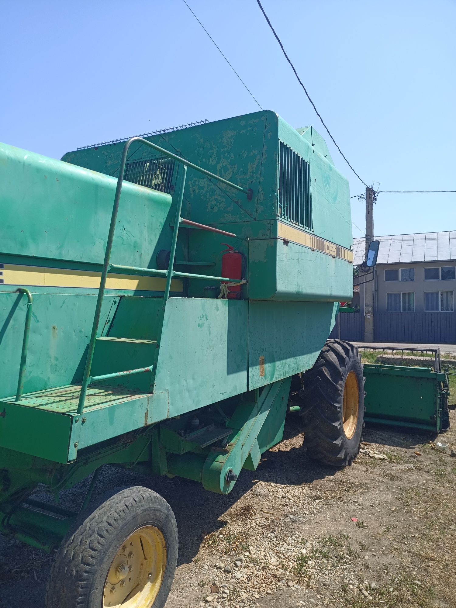 Vând sau schimb combina John Deere