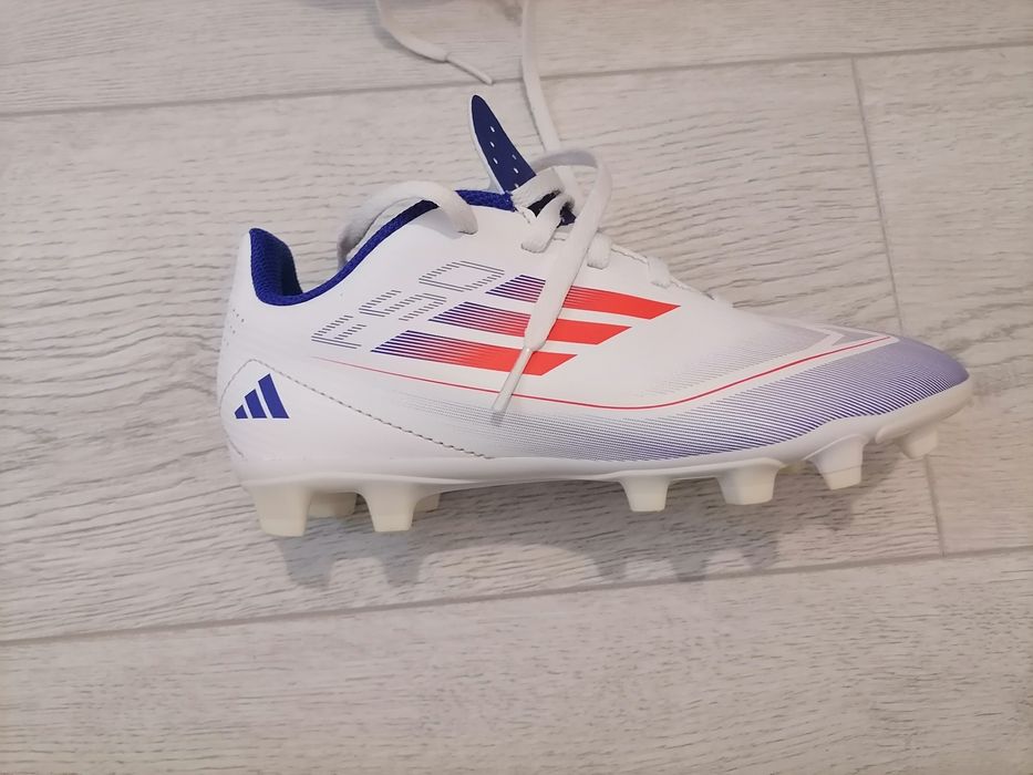 Футболни бутонки F50