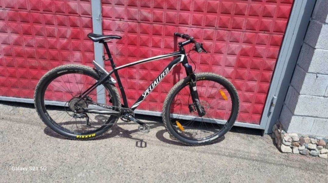 Specialized stumpjumper r 29( Cube giant  author Cannondale Scot.