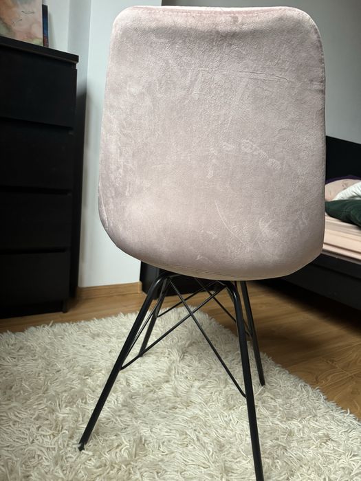 Scaun velur roz pudrat