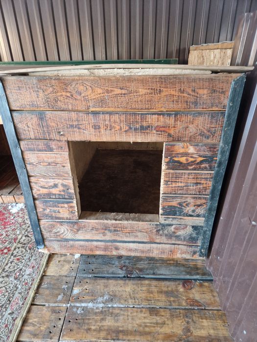 Продам недорого  большую,  утеплённую будку!