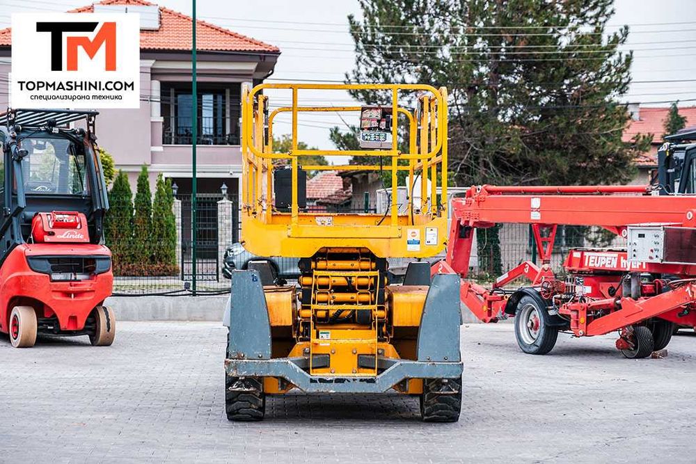 Ножична вишка Haulotte Compact 12 DX