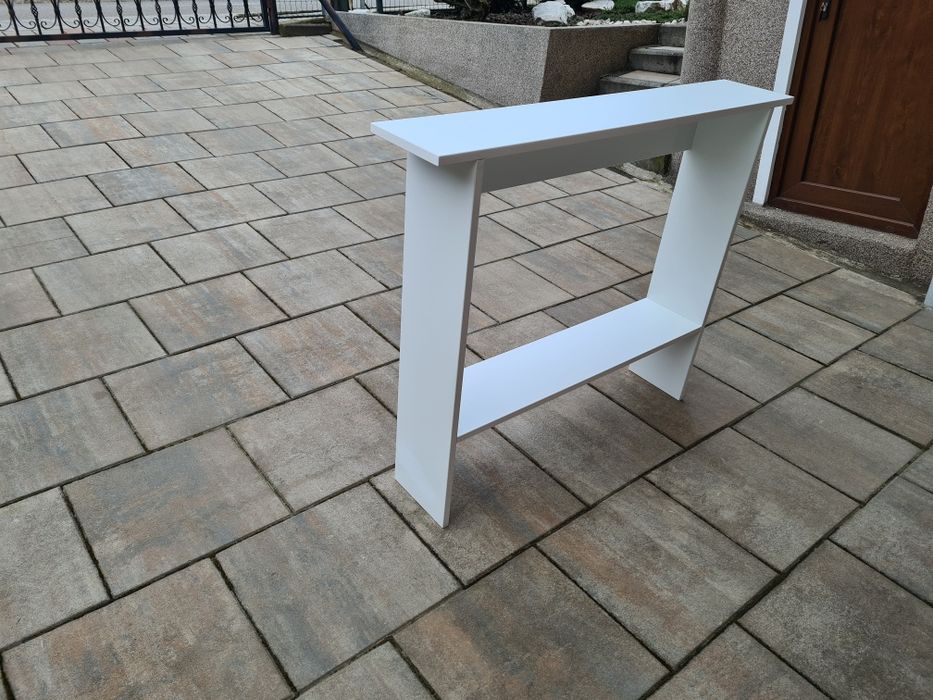 Corp de mobilier alb, îngust ideal pentru spații mici!