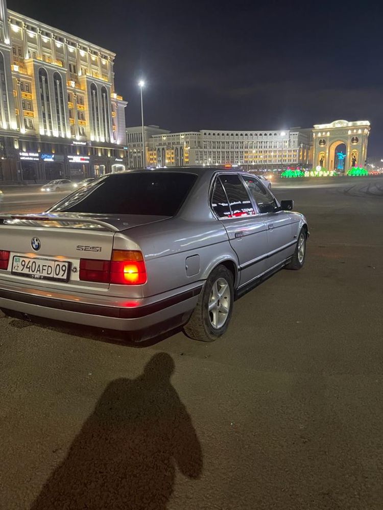 Срочно авто BMW 520