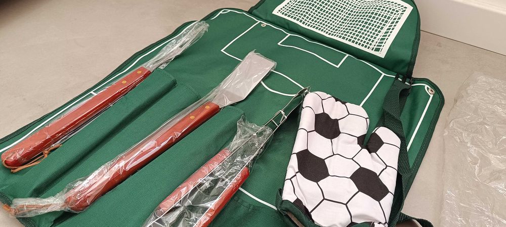 Прибори за барбекю и скара - за футболни фенове