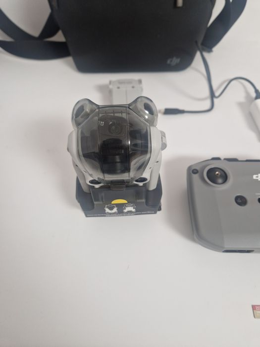 Dji mini 4 pro.aproape noua