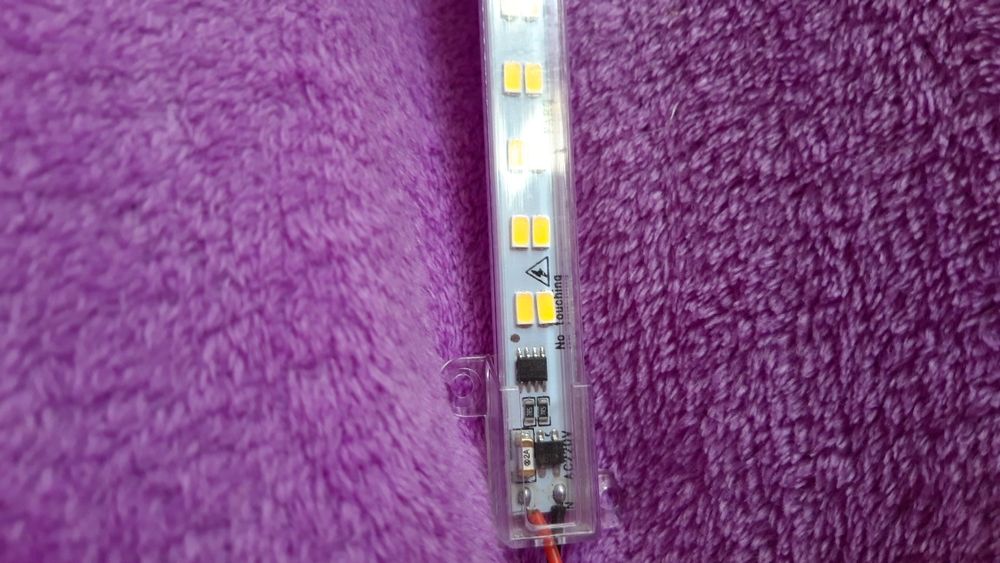 Bandă LED rigidă, 220V, merge fără transformator,11 W,1m lumină caldă
