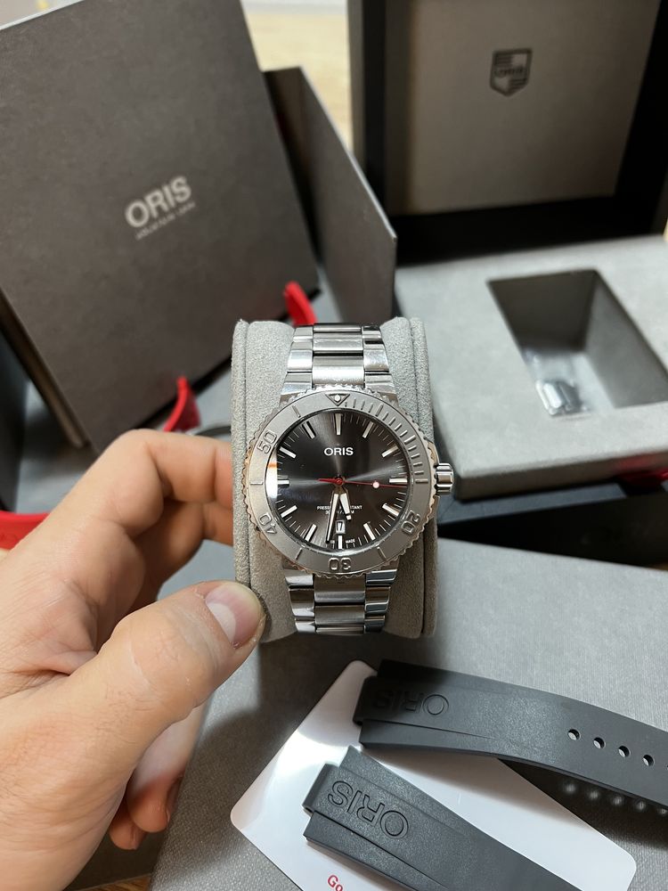 Ceas Oris Aquis Date Relief 43mm