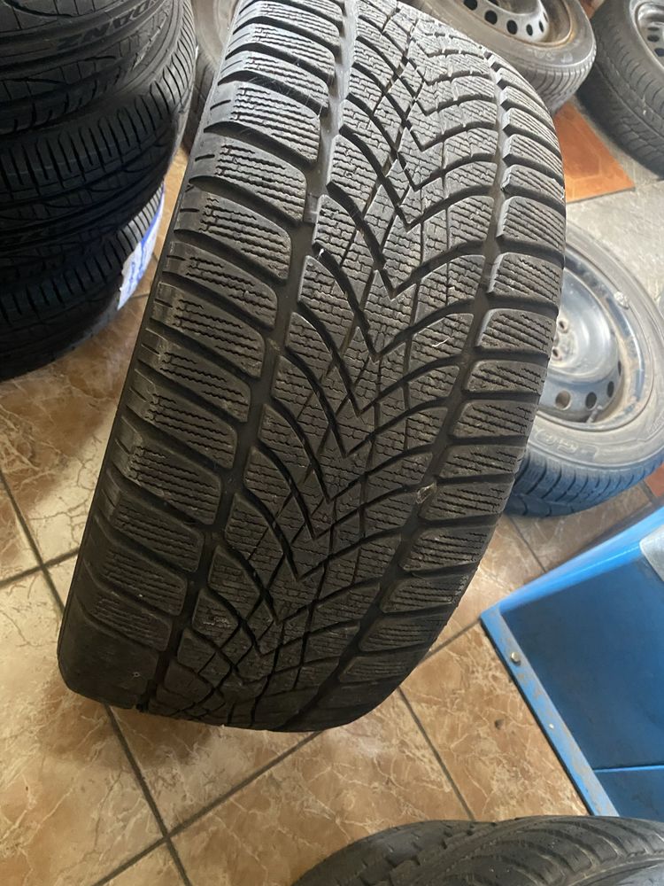 Шины Dunlop 245/45/17, 4шт