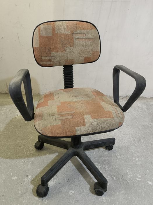 Офис стол въртящ се