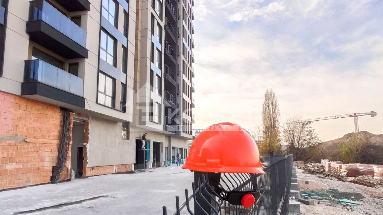 Продава се Тристаен апартамент в Пловдив, Христо Смирненски - 135 кв.м за 1149 €/кв.м - Снимка #1