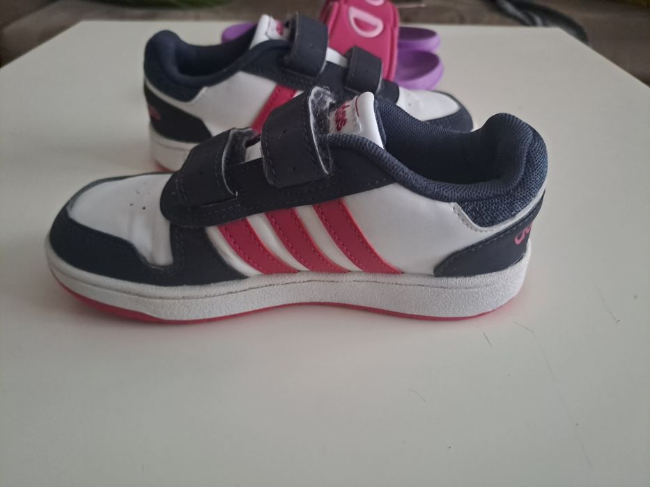 Детски сникърси Adidas и чехли champion