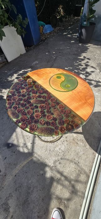 Vând Măsuță rășină- 60 cm diametru