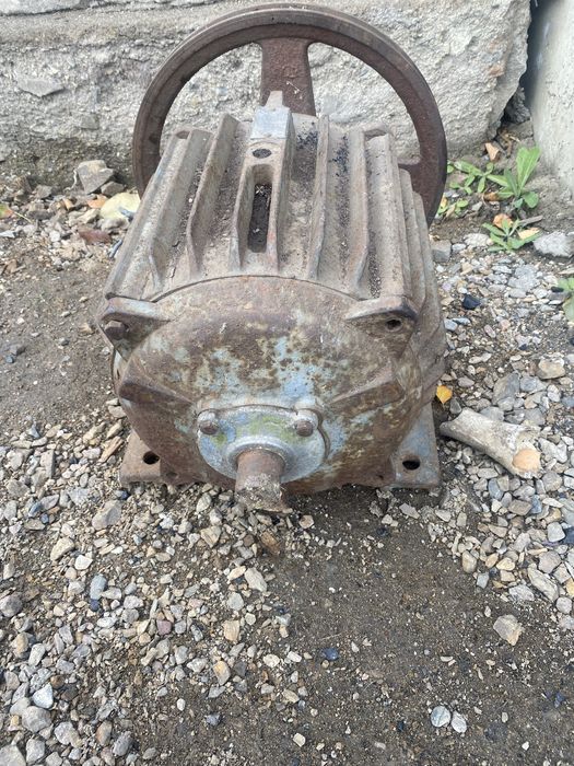 Продам рабочий электро двигатель