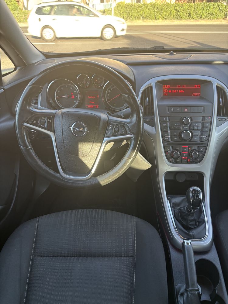 Opel Astra J- 2011-benzina-Euro 5