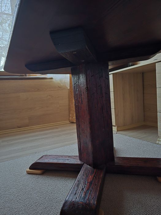 Маса от бял бор цвят череша.