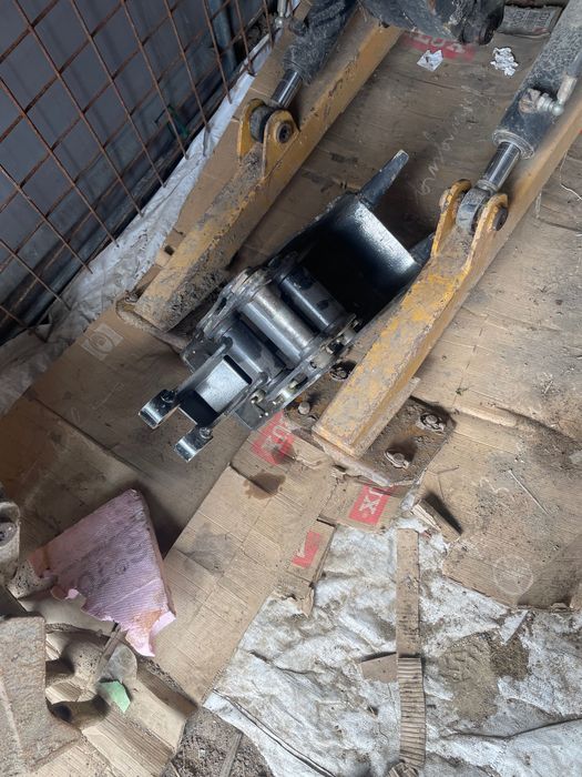 Miniexcavator cățărător planuri înclinate