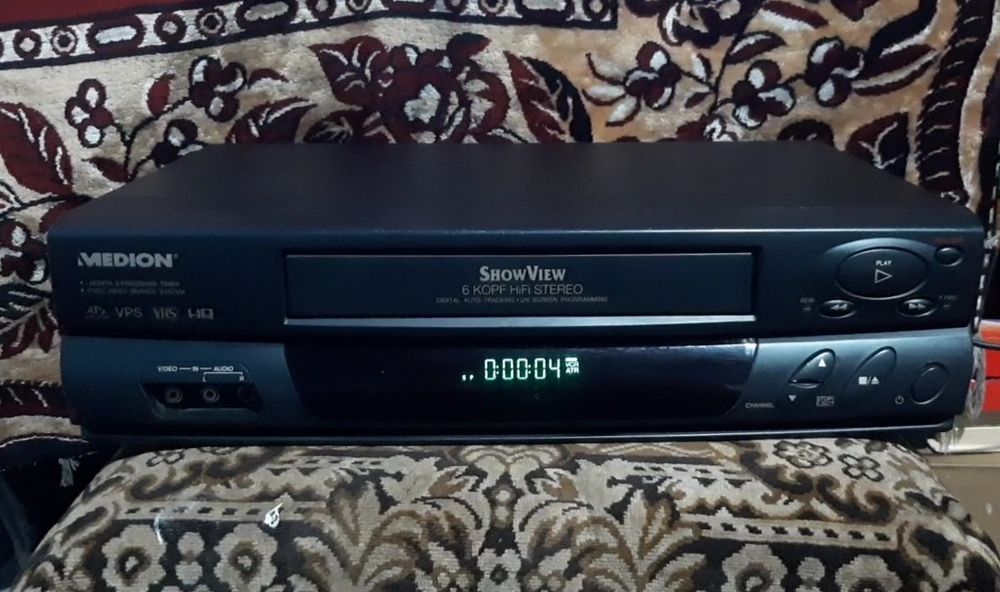 Vând videorecorder medion stereo stare bună